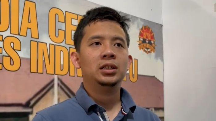 TANGKAP TERDUGA PELAKU - Kasat Reskrim Polres Indramayu, AKP Mochamad Arwin Bachar. Polisi telah menangkap dua orang yang diduga menjadi pelaku pembunuhan lima orang yang masih satu keluarga di Indramayu.