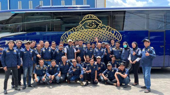 JACKAL HOLIDAYS - Jackal Holidays telah menjadi pelopor layanan transportasi wisata, shuttle, dan antar kota dengan standar premium di Indonesia. Jackal Holidays juga  terus berinovasi dalam memberikan pengalaman perjalanan yang aman, nyaman, dan berkelas, demi mendukung pariwisata Indonesia yang lebih baik.  