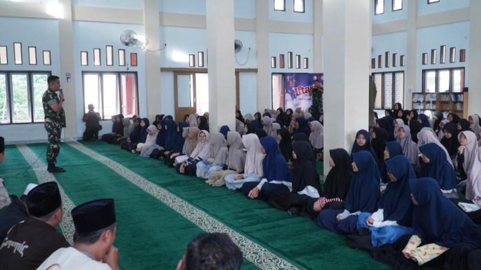 SILATURAHMI - Komandan Kodim (Dandim) 0605/Subang, Letkol Czi Asep Saepudin, S.E., melaksanakan kunjungan silaturahmi ke As-Syifa Jalancagak 2 pada Rabu (25/2)