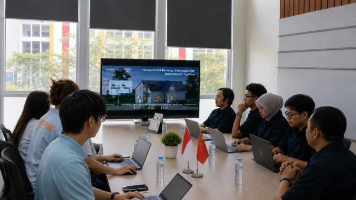 KUNJUNGAN - Kunjungan tim Suntree dari Cina ke Indonesia menjadi momentum penting dalam memperkuat kolaborasi strategis. Dalam agenda tersebut, tim Suntree secara langsung bertemu dengan CEO  PT Mekanika Elektrika Indocipta (Meitech), Nugroho Arie Putranto, guna membahas arah kerja  sama yang lebih luas sekaligus memperkuat hubungan bisnis yang telah terjalin. 