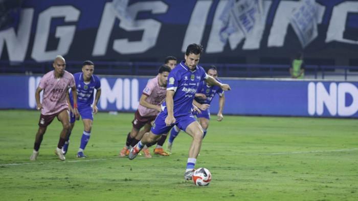 LANGKAH THOM HAYE - Persib menutup babak pertama dengan keunggulan 2-0 atas Persik Kediri di Stadion Gelora Bandung Lautan Api.