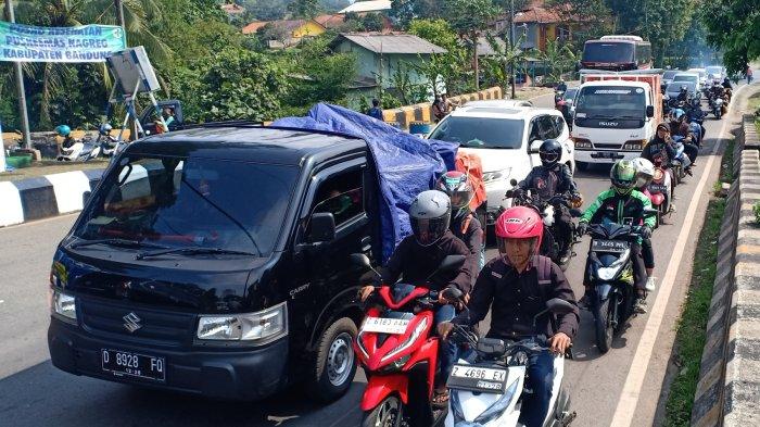 Kendaraan Pemudik Melonjak Menuju Limbangan Garut, Arus Lalu Lintas di Cagak Nagreg pun Dialihkan