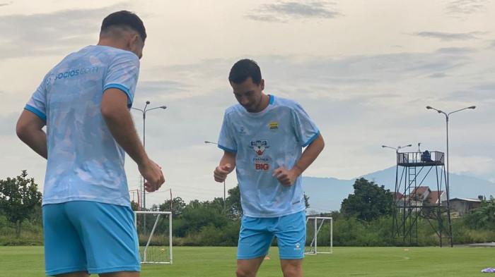 Kabar Baik untuk Bobotoh: Thom Haye Comeback! Hodak Pastikan Rotasi Pemain Jelang Persib vs Persis