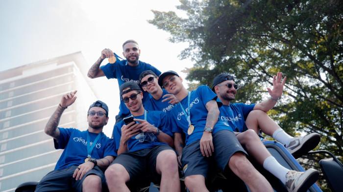 PAWAI JUARA PERSIB - Pawai kemenangan Persib Bandung memicu lonjakan okupansi hotel di Kota Bandung hingga mendekati 100 persen pada akhir pekan lalu.