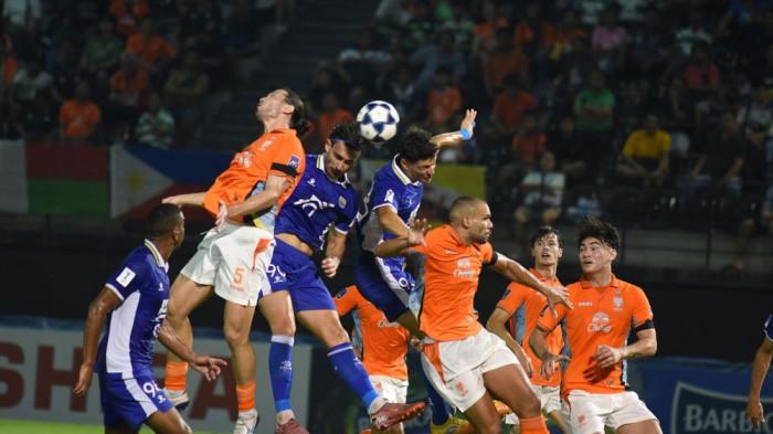 PERSIB harus mengakui keunggulan Ratchaburi FC 0-3 pada pertandingan leg pertama babak 16 Besar Super League 2025/26 di Stadion Ratchaburi, Jumat, 11 Februari 2026.  Tiga gol Ratchaburi ke gawang Teja Paku Alam dicetak Pedro