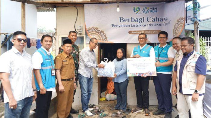 PLN UID Jawa Barat Sambungkan Listrik Gratis untuk 844 Keluarga Kurang Mampu di Momen HLN ke-80