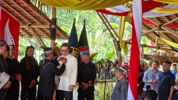 Serahkan 35 Sertifikat KIK & 1 IG, Menkumham Raih Gelar 'Sinatria Pinayungan' dari BOMA