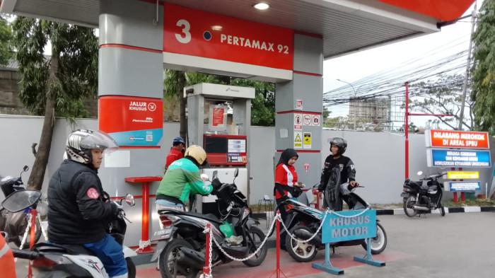 Pemerintah Pastikan Harga BBM Tak Naik, Pakar Ekonomi Acuviarta Kartabi ...