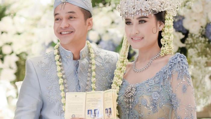 Sosok Adly Fairuz Aktor yang  Digugat Cerai Angbeen Rishi, Perjalanan Cintanya Kini Jadi Sorotan