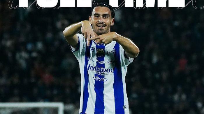 SELEBRASI - Penyerang Persib Bandung Andrew Jung merayakan gol ke gawang Bali United di Stadion Kapten I Wayan Dipta pada pekan ke-11 Super League 2025/2026, Sabtu (1/11/2025). Persib Bandung menang 1-0.