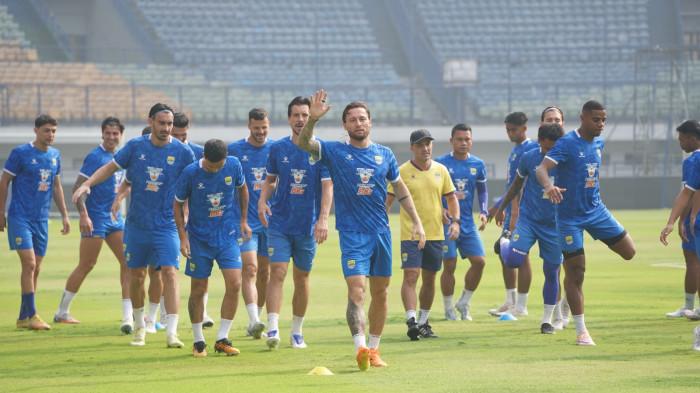 LATIHAN PERSIB - Pemain Persib Bandung menjalani latihan di Stadion GBLA Bandung, Jumat (22/5/2026).