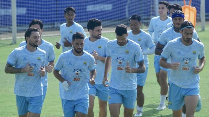 Persib menggelar latihan di GBLA menjelang laga kontra Bhayangkara FC di Stadion Sumpah Pemuda, Bandar Lampung, 30 April 2026.