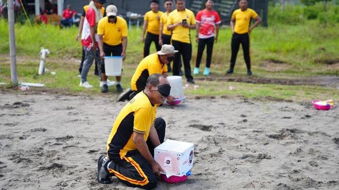 Polres Pangandaran Gelar Lomba Unik Penuh Keceriaan Rayakan HUT Ke-80 RI