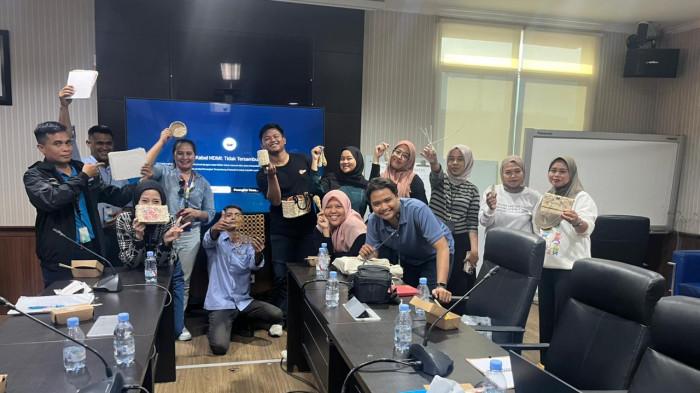 PELATIHAN - PT Pertamina Patra Niaga Regional Jawa Bagian Barat (JBB) melalui Integrated Terminal Jakarta (ITJ) mengadakan Pelatihan Pengelolaan Sampah yang terintegrasi bagi karyawan dan berkolaborasi dengan mitra binaan Program CSR. Pelatihan ini berlangsung di Kantor Pertamina ITJ, Selasa (7/10/2025).