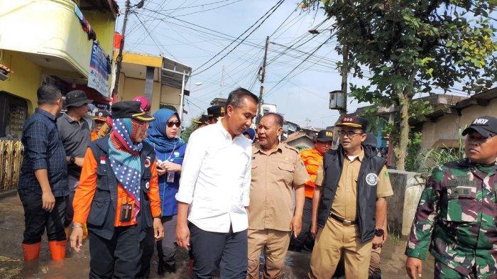 Tinjau Banjir di Bandung, Pj Gubernur Jabar Singgung Sampah Menumpuk: Sungai Jadi Tempat Pembuangan