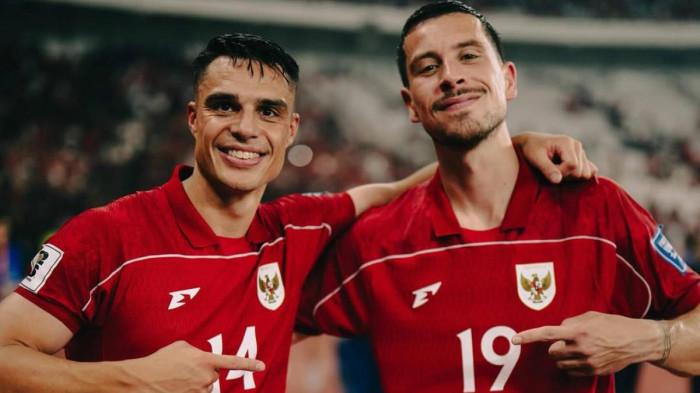 JOEY-THOM - Potrtet Joey Pelupessy dengan Thom Haye, dua gelandang andalan Timnas Indonesia. Joey Pelupessy dikabarkan kian santer merapat ke Persib Bandung di bursa transfer paruh musim nanti.