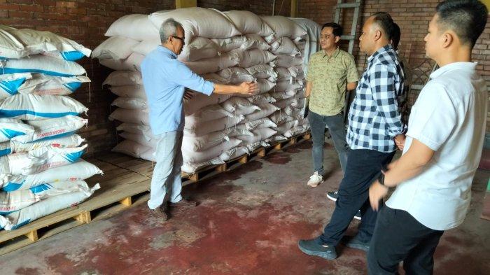 Kabar Gembira! Harga Pupuk Bersubsidi Resmi Turun, Petani di Pangandaran Merasa Bersyukur
