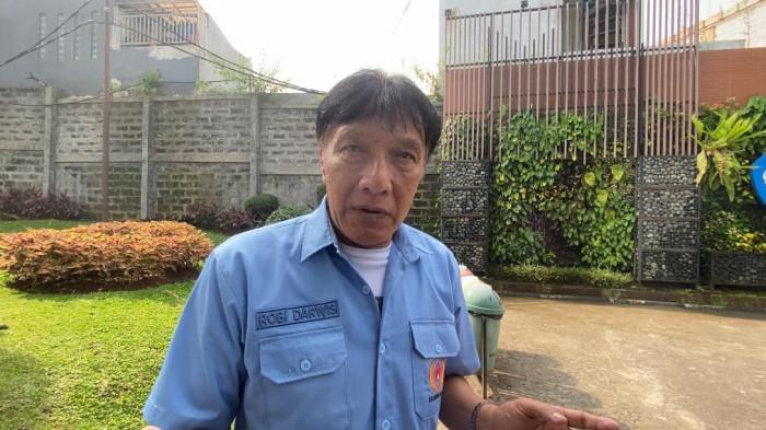 AWAS JANGAN LENGAH - Pemain legendaris Persib Bandung, Robby Darwis yakin 99 persen tim berjuluk Maung Bandung akan menjuarai Super League musim 2025/2026