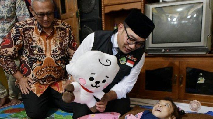 Ridwan Kamil bersama Jabar Quick Response Beri Bantuan Anak Penderita Kanker Ganas di Kuningan
