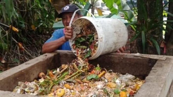 Salah satu warga Mitra Dago Peduli Nyaah ka Bumi sed