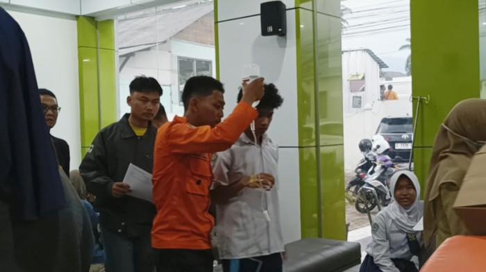 KERACUNAN MBG - Sebanyak 30 pelajar di Garut kembali mengalami gejala keracunan seusai menyantap hidangan menu MBG, peristiwa tersebut terjadi di di Kecamatan Kadungora, Kabupaten Garut, Jawa Barat, Selasa (30/9/2025).