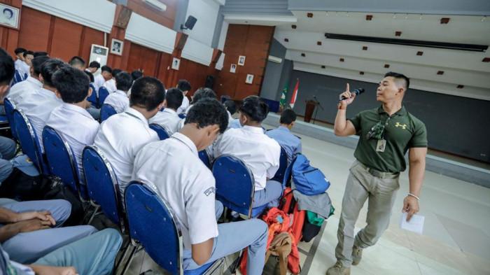 Digembleng di Mako Marinir Cilandak, 150 Siswa Tingka SMA di Jabar Jalani Pendidikan Karakter