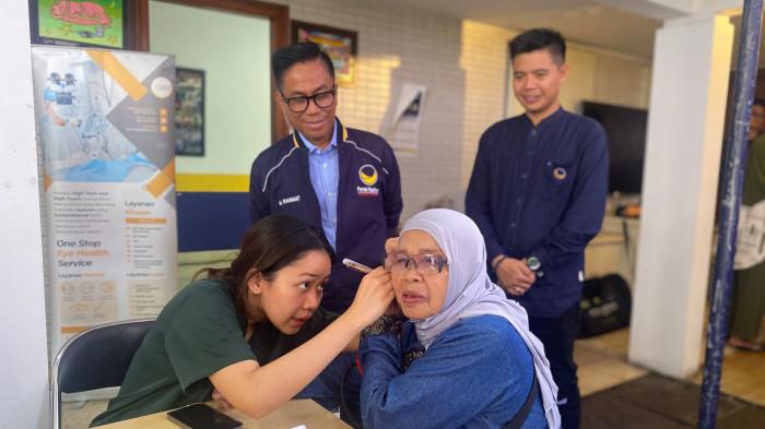 Ratusan Warga Kota Bandung Dapatkan Layanan Pemeriksaan Kesehatan Gratis  dari DPW NasDem Jabar