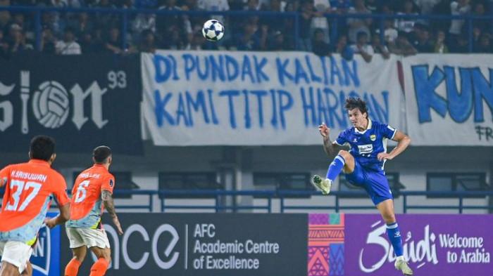 Sergio Castel penyerang baru Persib Bandung yang belum memberi pembuktian pada laga keduanya bersama tim di ajang AFC Champions League Two (ACL 2) 2025-2026 kontra Ratchaburi FC, Rabu (18/2/2026) di Gelora Bandung Lautan Api (GBLA). (KOMPAS.com/ADIL NURSALAM)