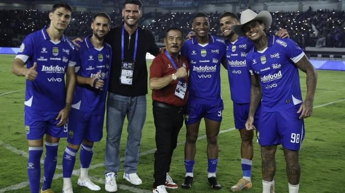 FOTO BERSAMA - Seusai laga Persib Bandung vs Bali United Stadion GBLA, Kota Bandung, Minggu (12/4/2026). (Instagram @ramon_tanque98)