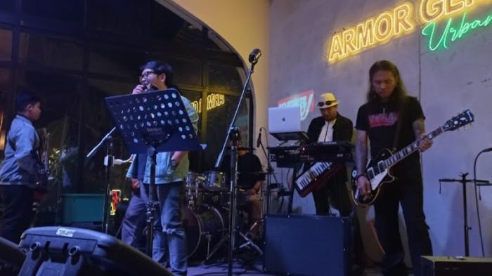 Sevenkeys feat Jikun / ri