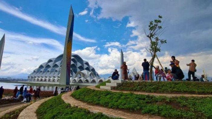 Seusai Lebaran, Kunjungan ke Masjid Raya Al Jabbar Meningkat, Pengunjung Diminta Patuhi Aturan