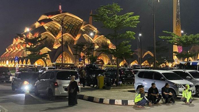 Parkiran Kendaraan Kecil Mesjid Al Jabar