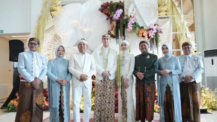 Wakil Bupati Sumedang, Muhammad Fajar Aldila dan gadis pujaannya, Astria Dita Oktavia, akhirnya sah menjadi pasangan suami istri. Akad nikah mereka berlangsung di The Tribrata Hotel & Convention Center Darmawangsa, Jakarta Selatan, Sabtu (6/6/2026) siang.