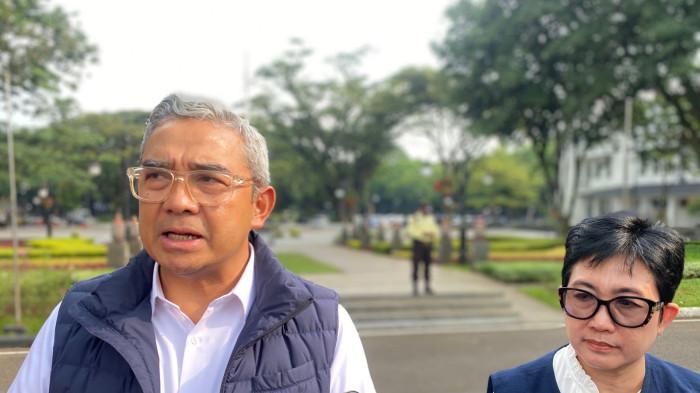 MUHAMMAD FARHAN - Wali Kota Bandung Muhammad Farhan berterima kasih kepada Dedi Mulyadi atas pembongkaran PKL di Jalan Eyckman. PKL akan dilatih jualan via e-commerce.
