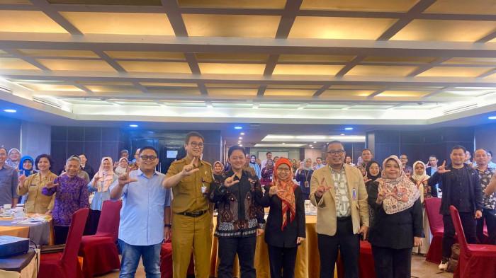 Foto bersama 65 stakeholder yang digelar 
 Politeknik STIA LAN Bandung di Hotel Grand Dafam Braga, Selasa (18/11/2025). 