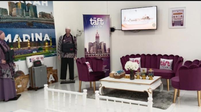 GRAND OPENING TAFT TOUR - Taft Tour biro perjalanan haji dan umroh tersebut resmi membuka cabang ke-4 di Indonesia, tepatnya di Ruko Ana Swalayan, Jalan Garuda No. 26, Kabupaten Tegal, Jawa Tengah. Dengan konsep unggulan “Bukan Umroh Biasa”, Taft Tour menawarkan pengalaman ibadah umroh yang berbeda dari travel lainnya.