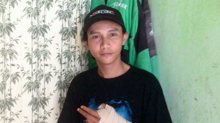 Kisah Pengemudi Ojek Online yang Tertusuk Pisau Saat Bantu Korban Penodongan di Angkot