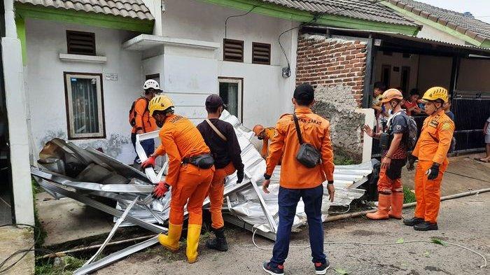 Angin Puting Beliung Terjang Rancaekek Kabupaten Bandung, Lima Rumah Dilaporkan Rusak