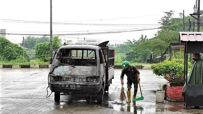 Sopir Colt Angkutan Buah Meninggal Mengenaskan setelah Mobilnya Terbakar, Ngebut dan Tabrak Trotoar