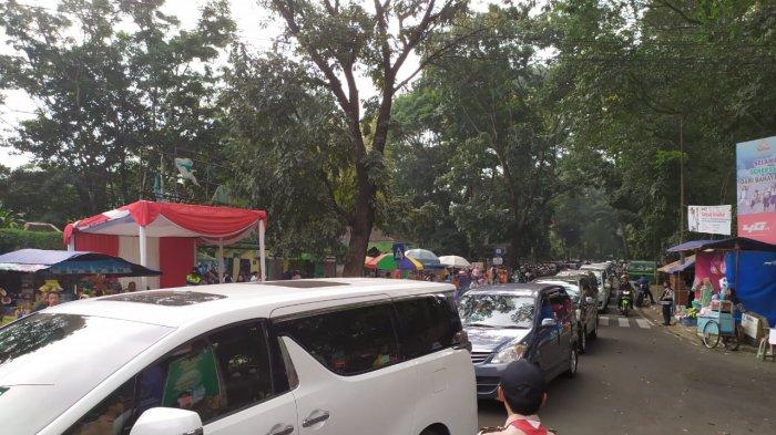 Kebun Binatang Bandung Dipadati Pengunjung, Arus Lalu Lintas di Jalan Tamansari Padat Sejak Pagi