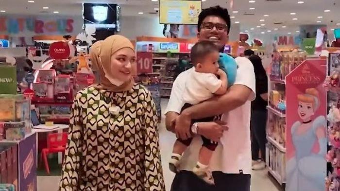 Baby Adzam Betah Digendong Frans Faisal Sampai Cueki Nathalie Holscher, Kakak Fuji: Bukan Settingan