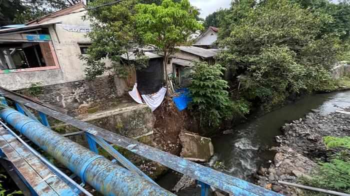 TPT Ambles, Sejumlah Rumah dan Tempat Usaha Milik Warga di Cianjur Terancam Longor