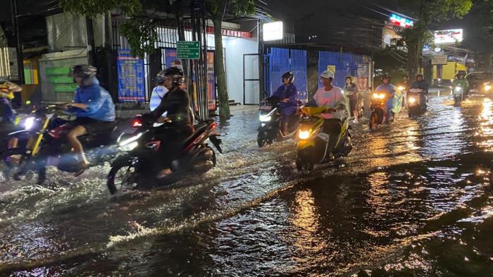 Jalan Margacinta Kembali Diterjang Banjir, Warga Tagih Janji Pemkot Bandung