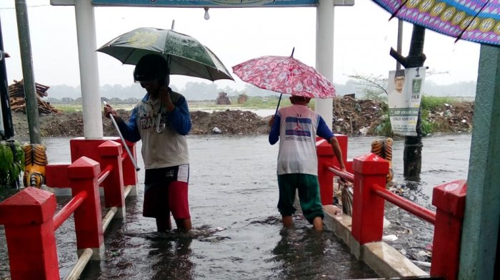 Dua Kawasan di Kota Cimahi Digenangi Banjir, Air Menggenang 30 Senti