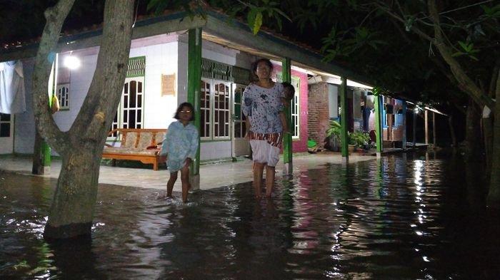 Dikejutkan Banjir Rob, Warga Desa Pabean Ilir Indramayu : Seingat Saya Ini Banjr Rob Terparah