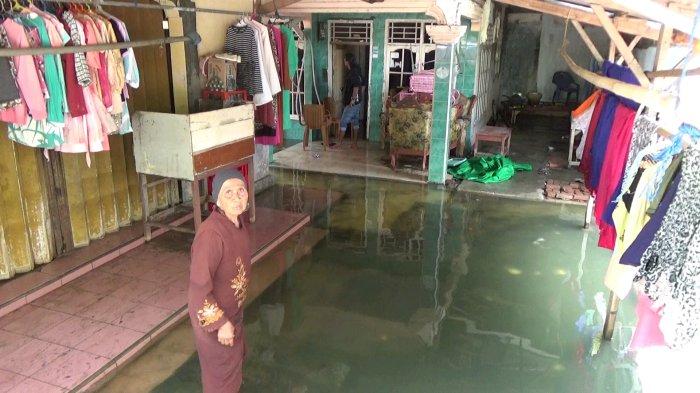 Berita Subang Terkini, Casinah Menangis, Harta Tak Selamat Terendam Banjir Rob Sejak Pekan Lalu