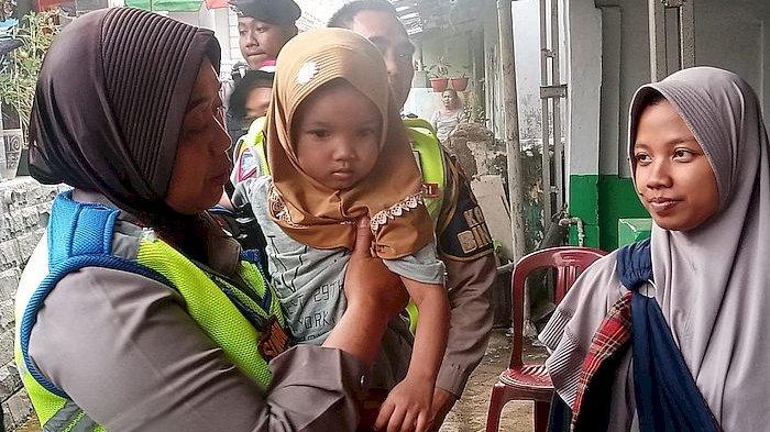 Polres Subang Salurkan Bantuan Kebutuhan Dasar Pangan dan Nutrisi kepada Keluarga Anak Stunting