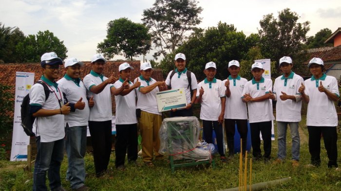 Warga Terdampak Proyek PLTA Cisokan Dapat Benih Ikan