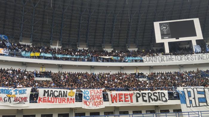 BOBOTOH - Ribuan Bobotoh datangi Stadion GBLA, Kota Bandung, Kamis (7/5/2026) menjelang laga menghadapi tim rival Persija Jakarta, di Stadion Segiri, Samarinda Minggu (10/5/2026).