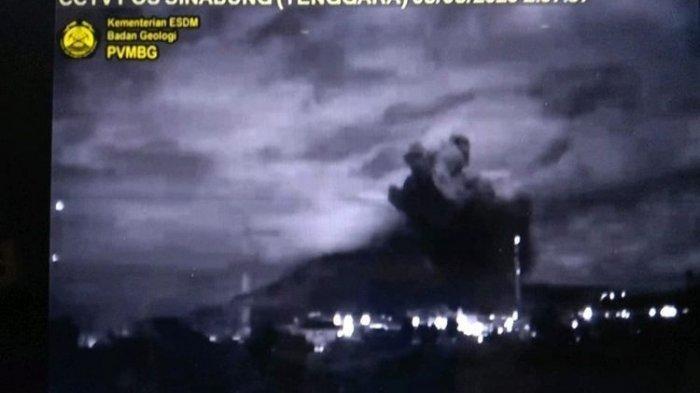 Gunung Sinabung di Sumut Meletus, Semburkan Kolom Abu Setinggi 5 Km